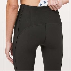 Lululemon NWOT Daily Lineup Tight Black - Size 4